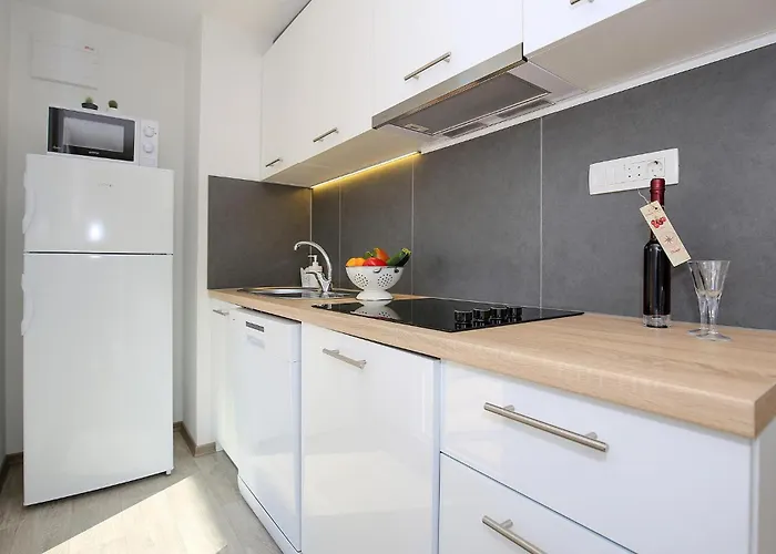 Feriehus Amazing In With Wifi Murter